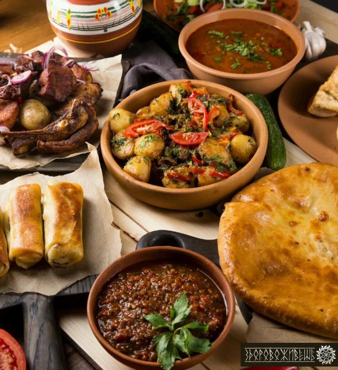 Грузинская кухня. Еда народов северного кавказа. Хинкали и хачапури. Georgian food. Традиционные блюда грузии.