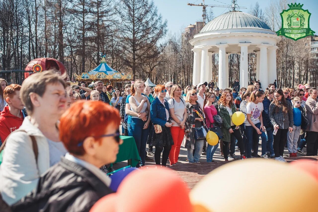 Парк горького гуляния. Праздник в парке Горького Пермь. 1 Мая в парке Горького. Парк Горького праздник.