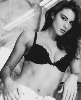 Monica Bellucci Joven. 