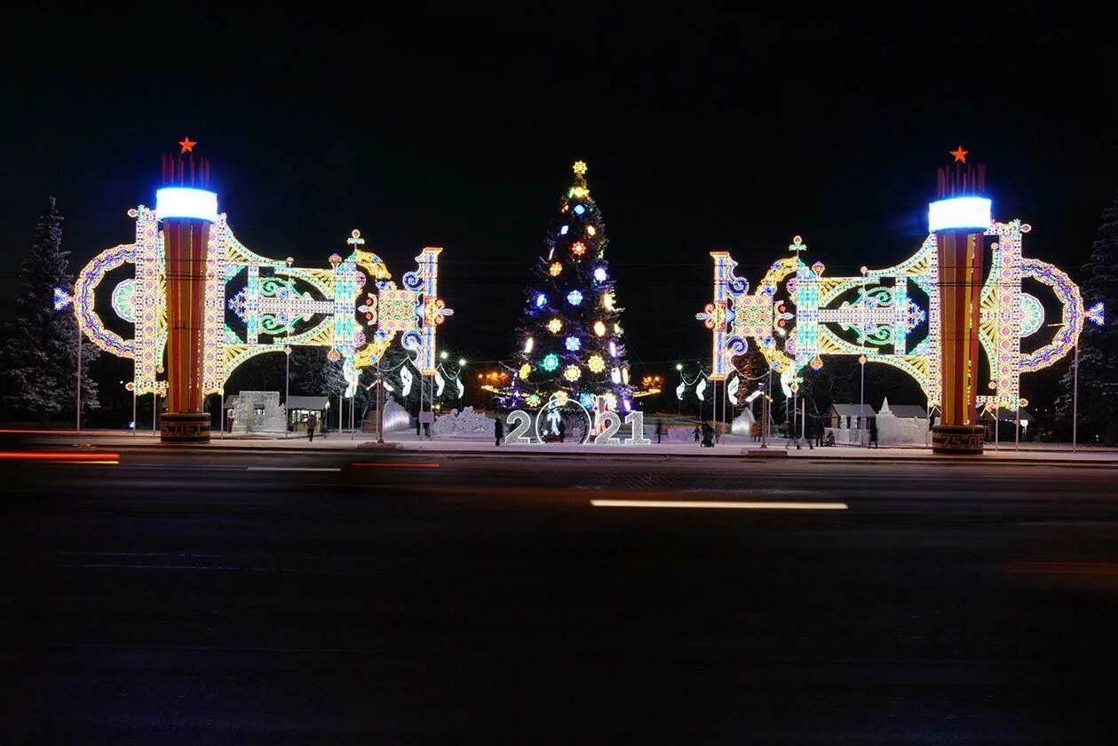 елка в новосибирске 2022 на площади ленина. центральная площадь елка. елка на центральной площади владивостока. елка в минске на октябрьской площади. елка на площади города тула 2022.
