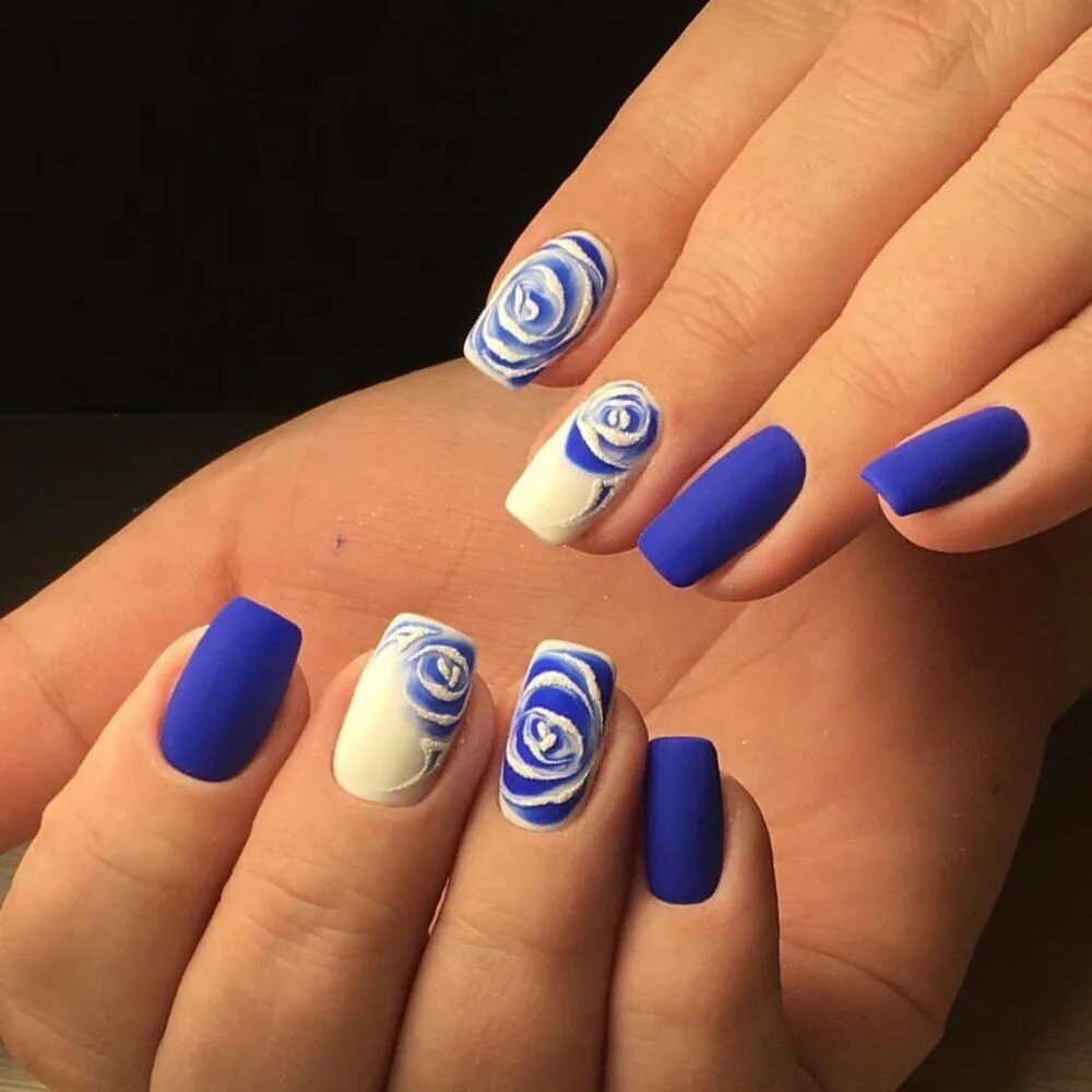 синие ногти маникюр. синий маникюр. ногти синие с белым. маникюр сине белый голубой. маникюр синий с белым.