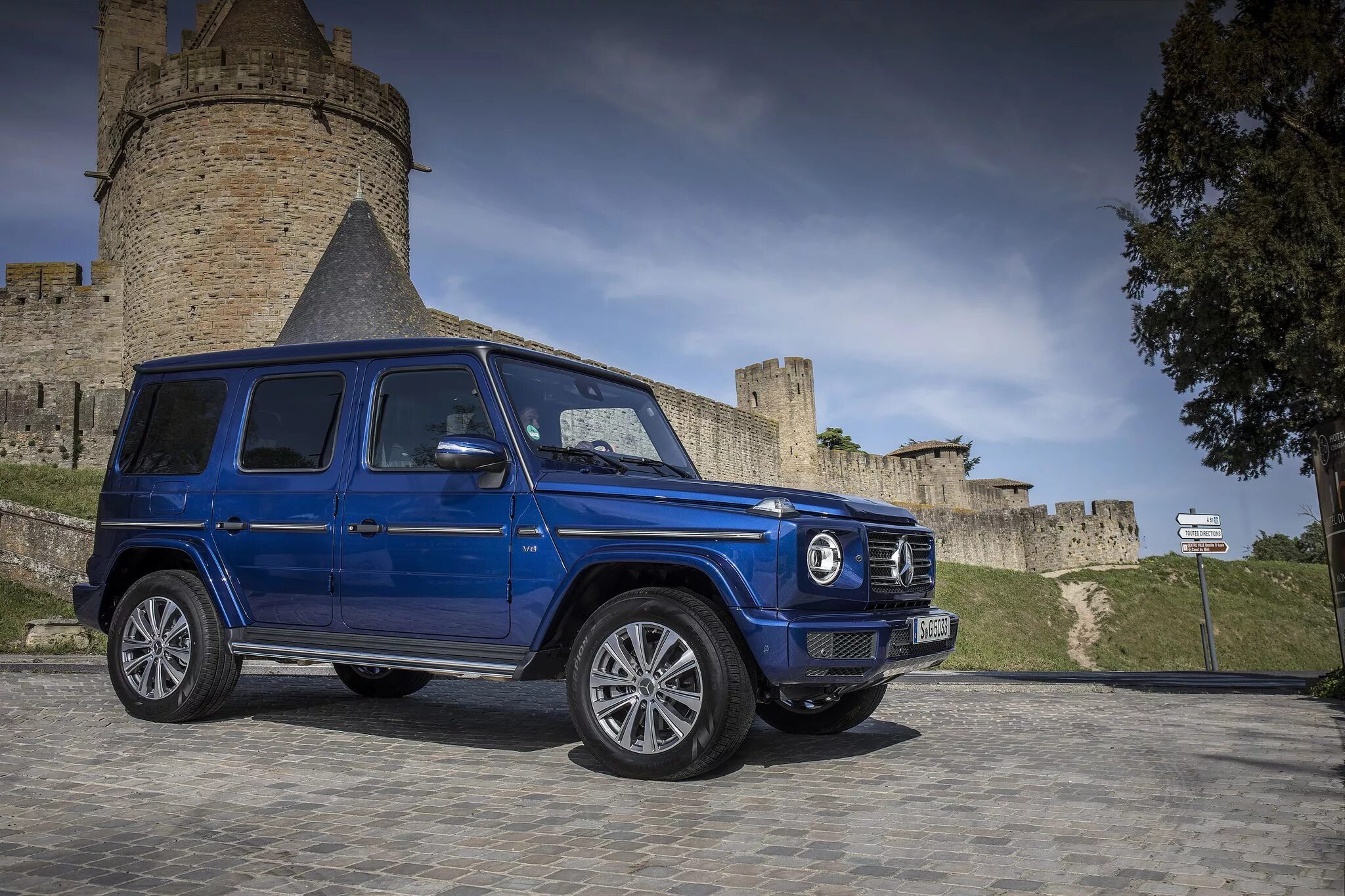 Гелендваген купить 2024. Mercedes Benz g63 AMG синий. Mercedes g500 v8. Mercedes Benz g-class g500. Mercedes-Benz g550 g-class.