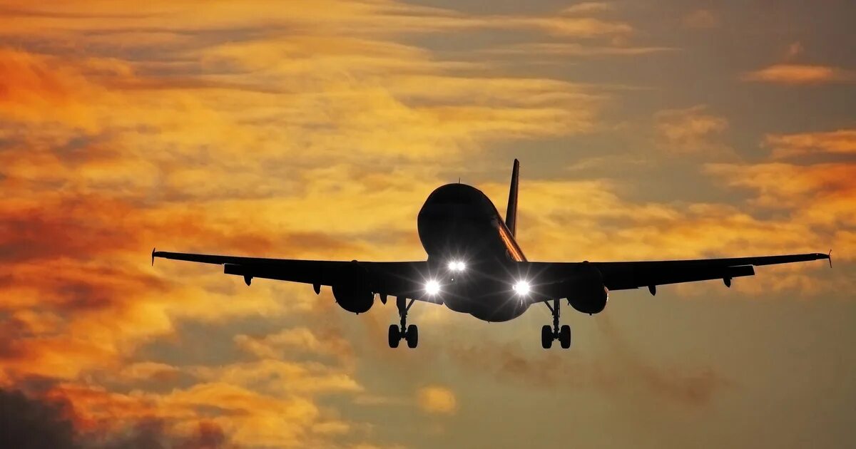 Перестают летать самолеты. Летающий самолет. Перестают летать самолеты. Перестают летать самолеты. Красивый самолет в небе.