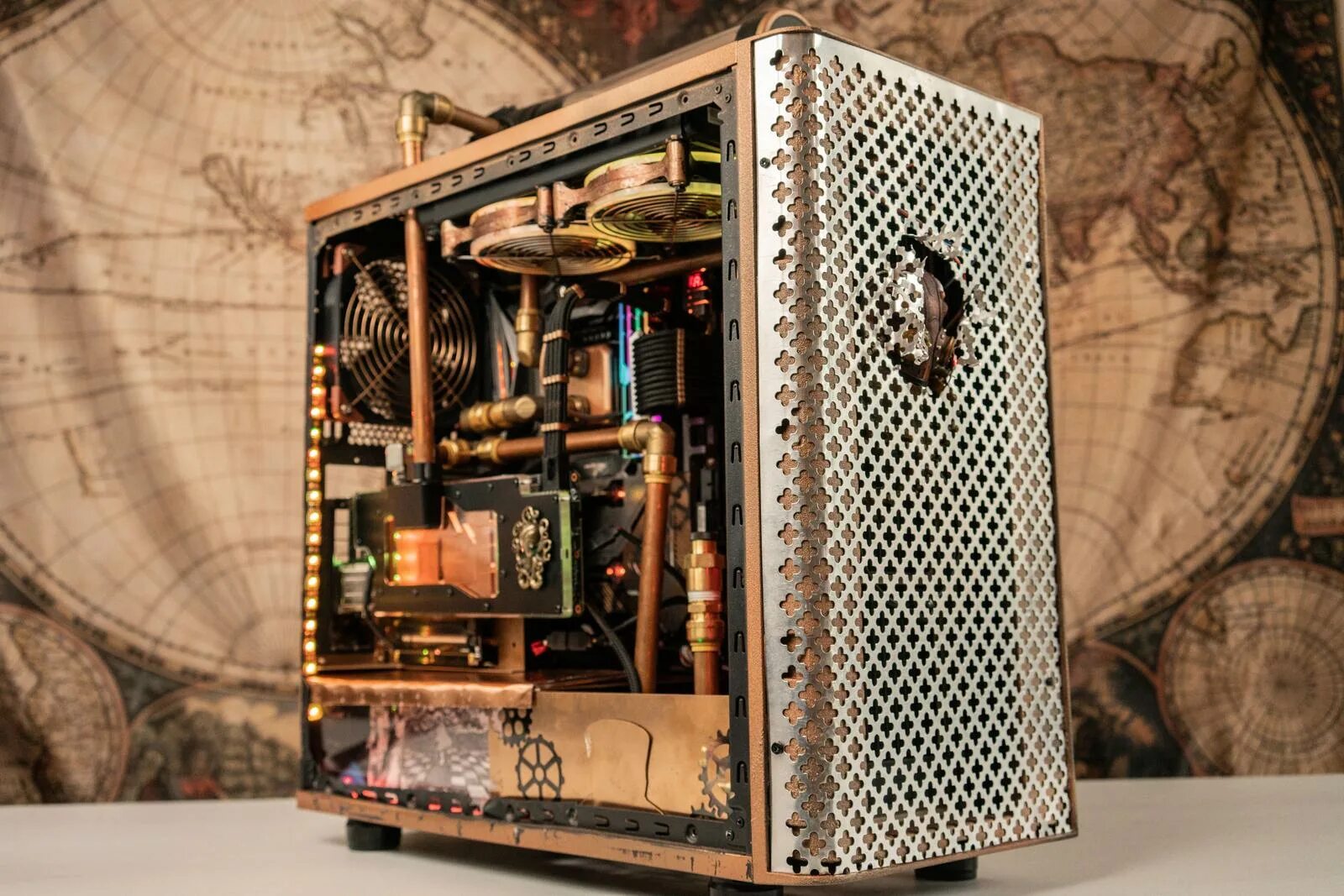 Steampunk PC Case. Системный блок Custom 5750. Системный блок Warhammer 40000. Кастомный системный блок вархаммер.