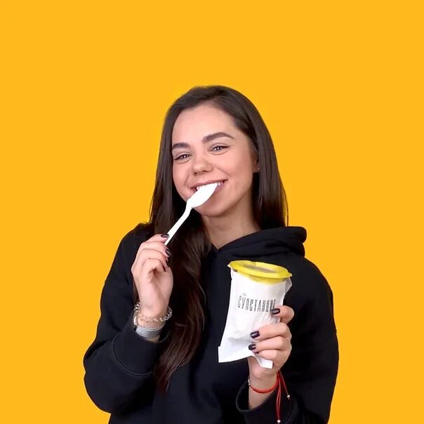 Казань работа 2 2 женщина. Продавец-консультант tele2. Казань работа 2 2 женщина. Кассир в кафе. В агентство недвижимости требуется офис менеджер.