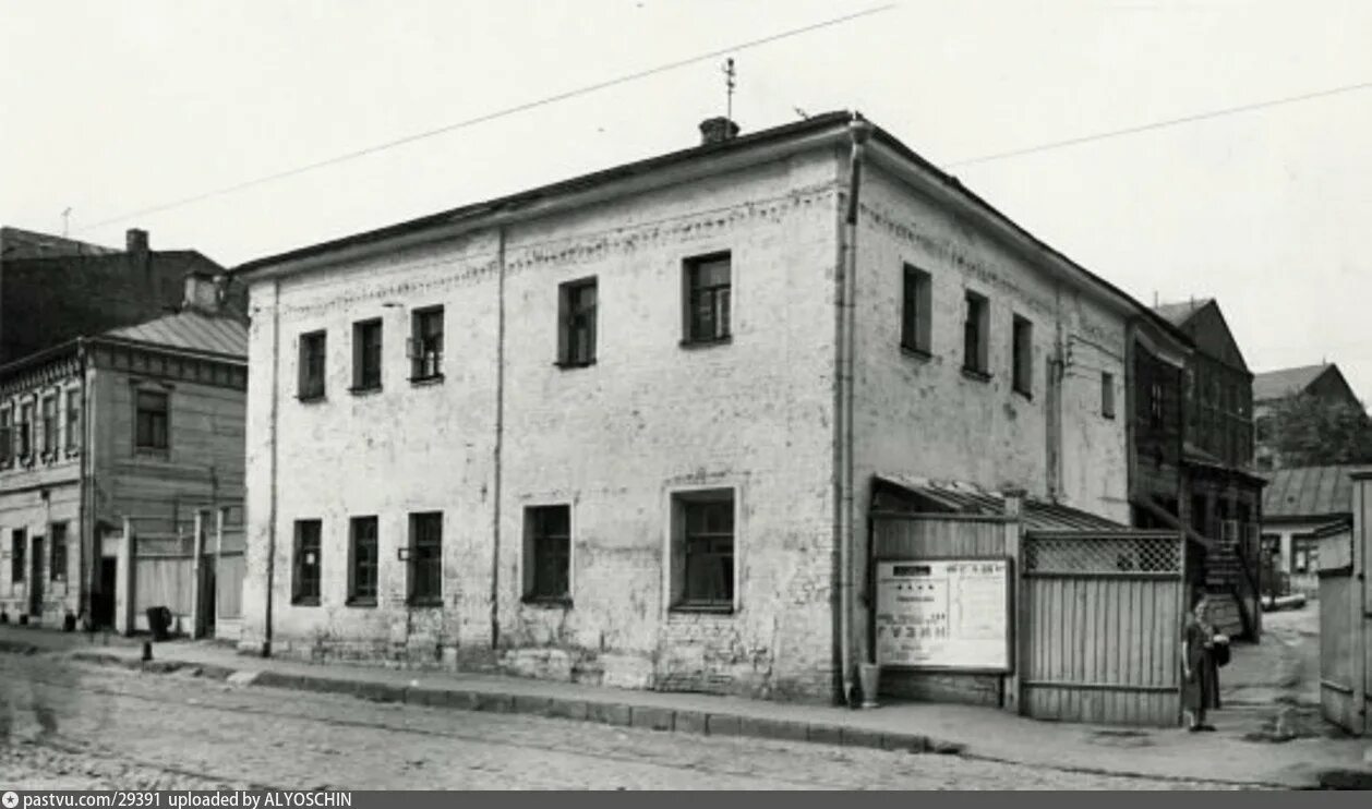 Индекс улицы льва толстого. Улица Льва Толстого Москва. Льва Толстого д 10. Москва улица Льва Толстого 10с1. Улица Льва Толстого Москва фото.