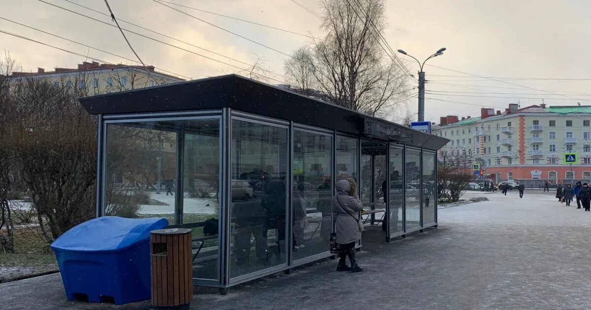 Остановочный комплекс. Новые остановки в мурманске. Теплые остановки общественного транспорта. Теплые остановки. Теплые остановки.