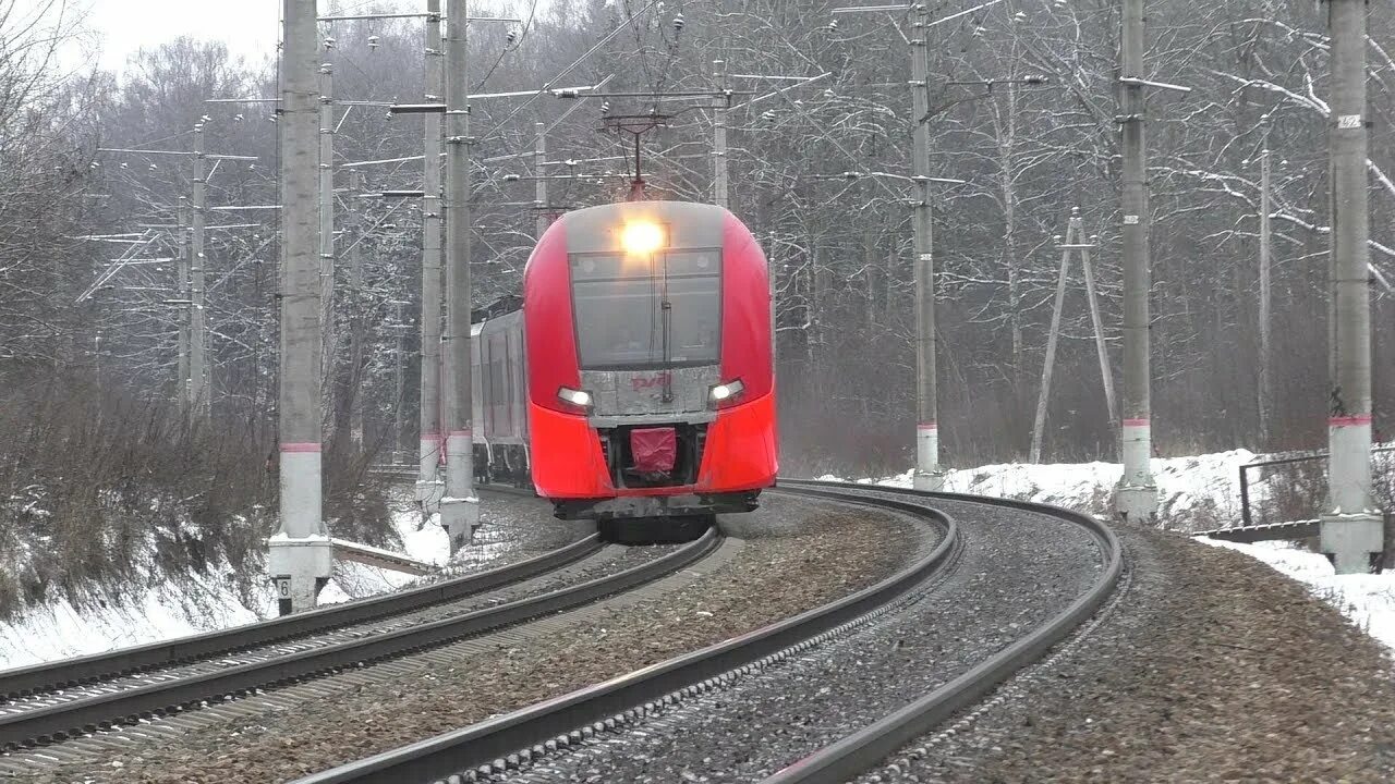 Ласточка Вязьма Москва. Ласточка на станции Сходня. Ласточка СМК Вязьма. Поезд Смоленск Вязьма Ласточка 738м.