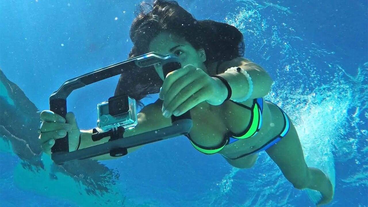 Сделать звук под водой. Камера гоу про под водой. gopro подводная съемка. снорклинг для девушек. дайвинг с экшен камерой.