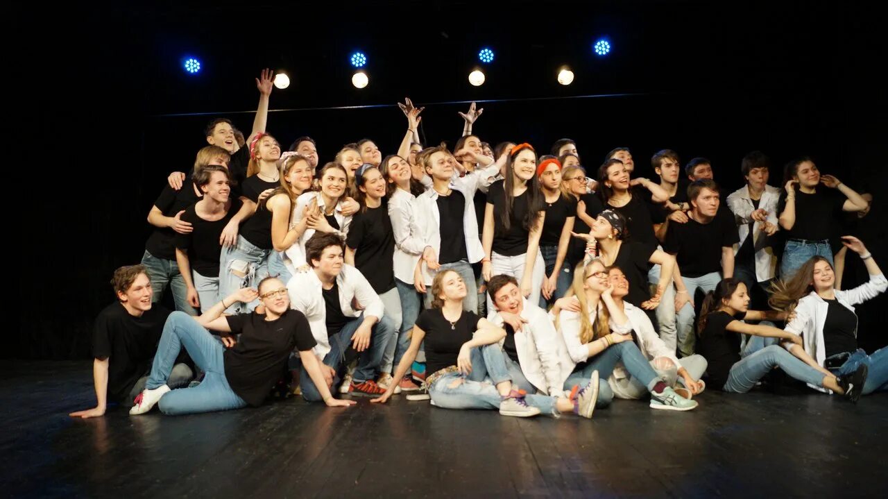 Нижневартовск театр тюз. Театральный кружок. Театральная сценка. Коллектив театра. Спектакль алиса тюз.