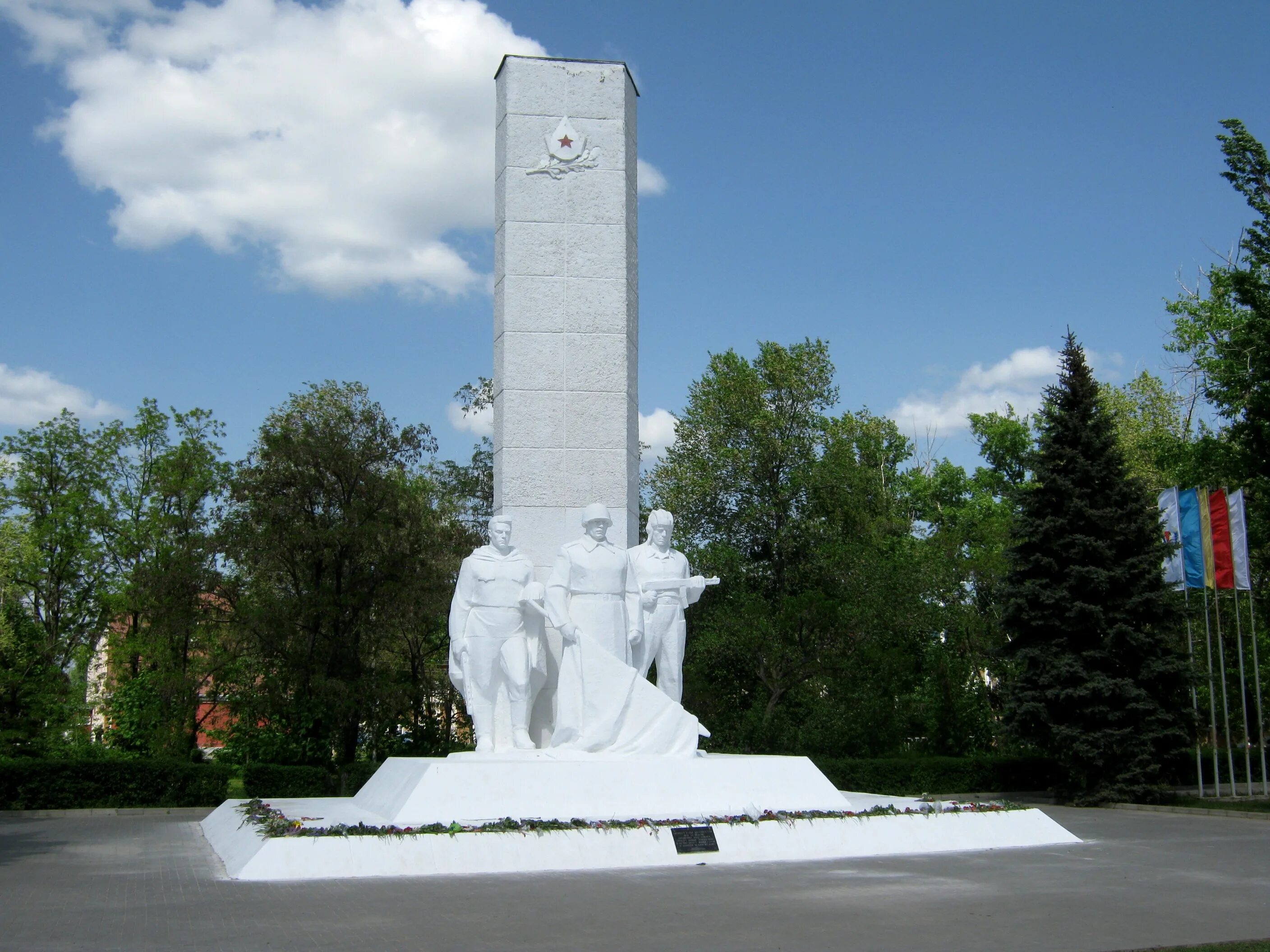 Каменск шахтинский где можно. Каменск Шахтинский мемориальный комплекс. Мемориал Каменск Шахтинский. Мемориальный комплекс т70 Каменск Шахтинский. Мемориал площадь труда Каменск Шахтинский.