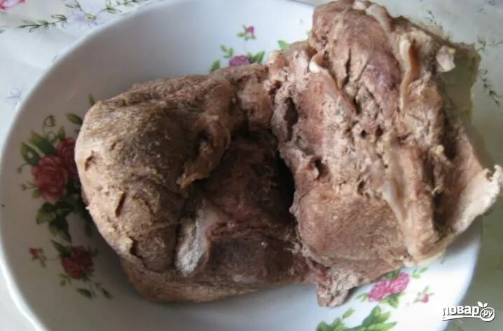 Вареная говядина нарезанная. Вареная свинина рецепты с фото приготовление. Тонкие ломтики свинины. Рецепт варенное мясо. Рецепт варенное мясо.