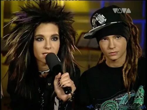 Билл и том каулитц мемы. Билл каулитц. Tom kaulitz 2005. Tokio hotel билл каулитц 2007. Билл из токио хотел в 2007.