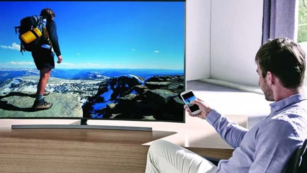 Какой тв купить в 2024. Лучший бюджетный телевизор. Телевизор высокого разрешения. Какой телевизор лучше выбрать мнение специалиста 2020. Телевизор 65 дюймов фото с человеком.