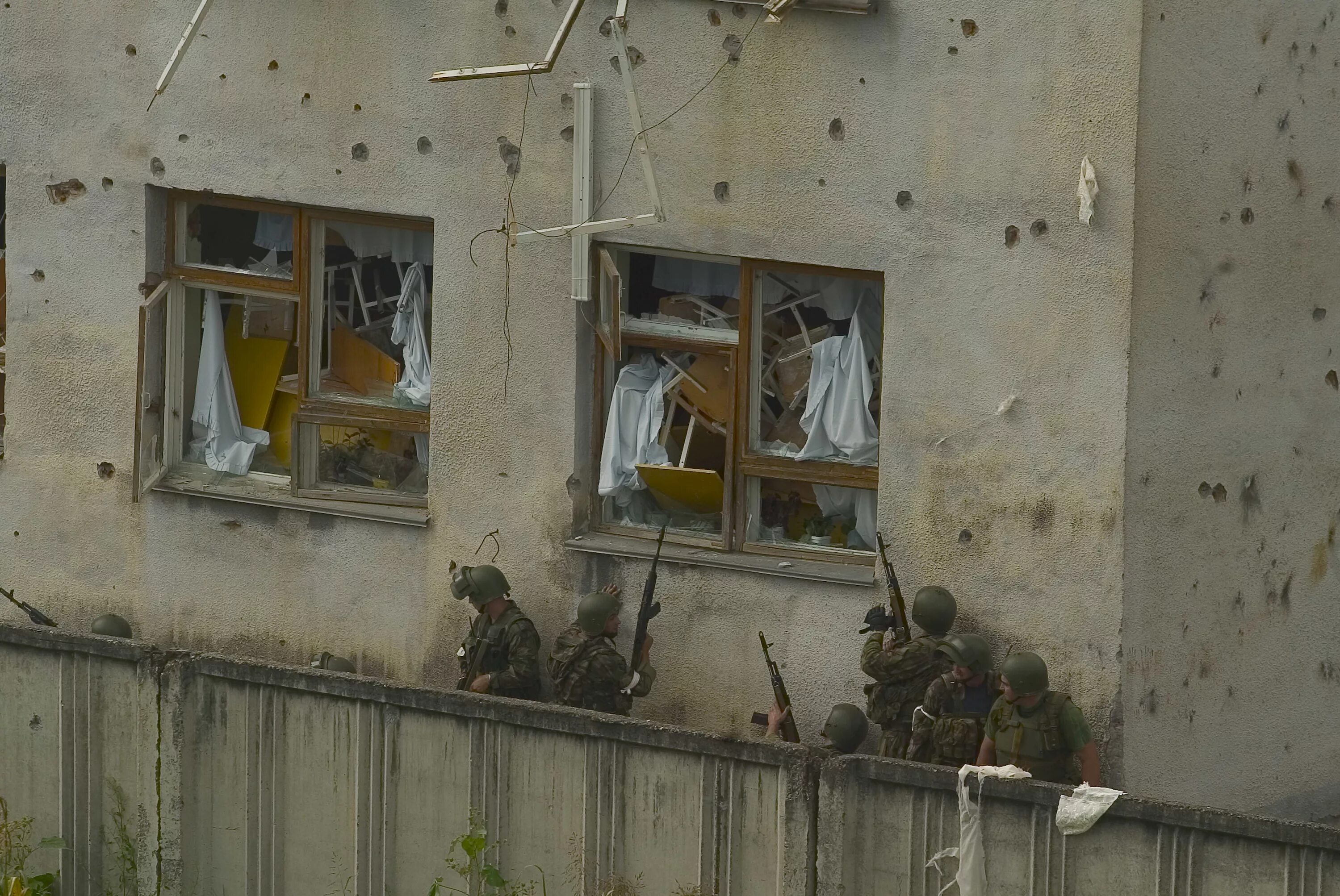 Видео снятое террористами во время теракта. Беслан 1 сентября 2004 Альфа. Захват школы в Беслане штурм.