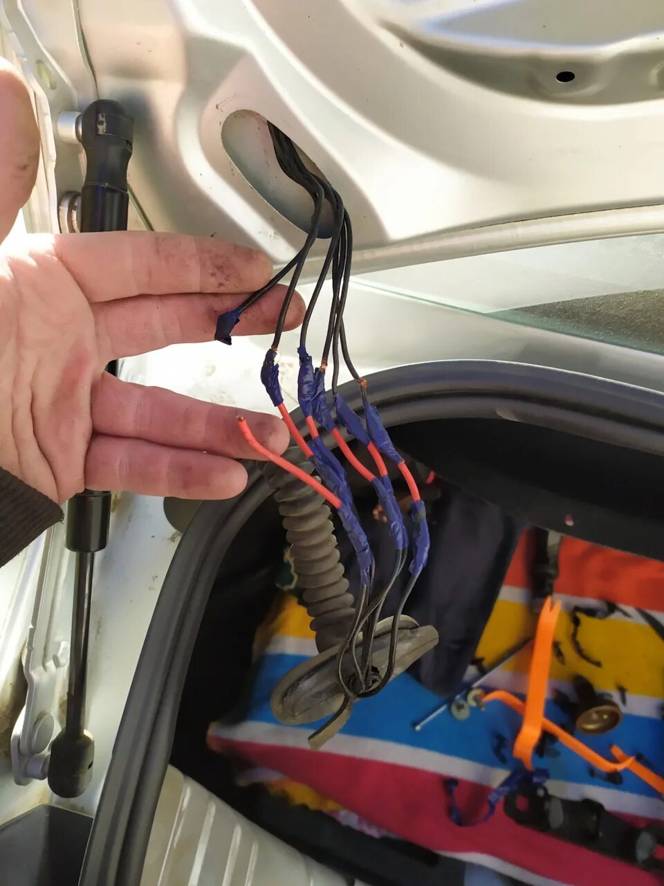 Подкапотный блок предохранителей форд фокус 2. Предохранитель на форд 2 для прикуривателя. Предохранитель заднего хода ford focus 2. Фф2 не работает. Реле на ближний свет на форд фокус 2.