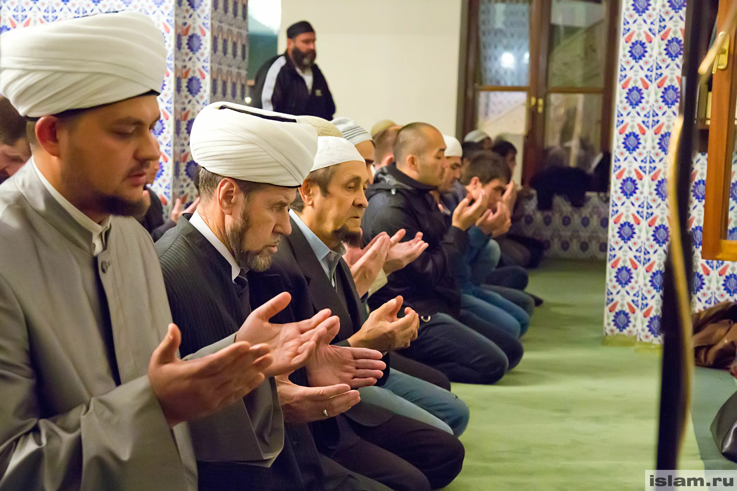 Молебен в мечети. Санкт-петербургская соборная мечеть – азан джума. Исламский намаз. Утренний намаз сунна и фард. Как совершать намаз в мечети.