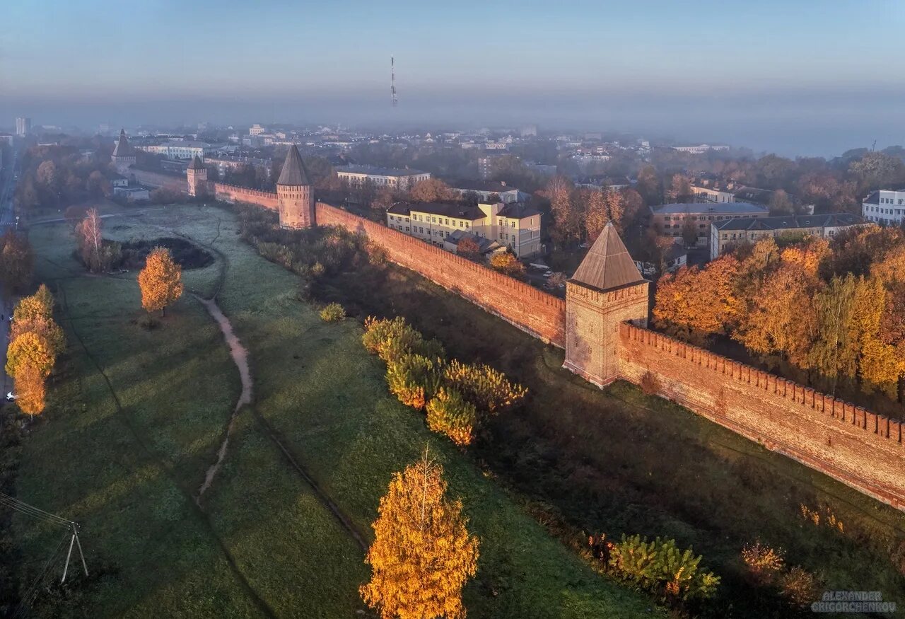 Крепостные стены кремля. Смоленская крепость Смоленск. Смоленская Крепостная стена Смоленск.