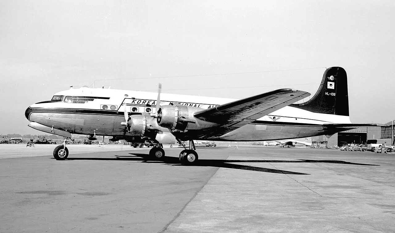 Дуглас самолет. Douglas DC-4. Korean National Airlines. Dc4.