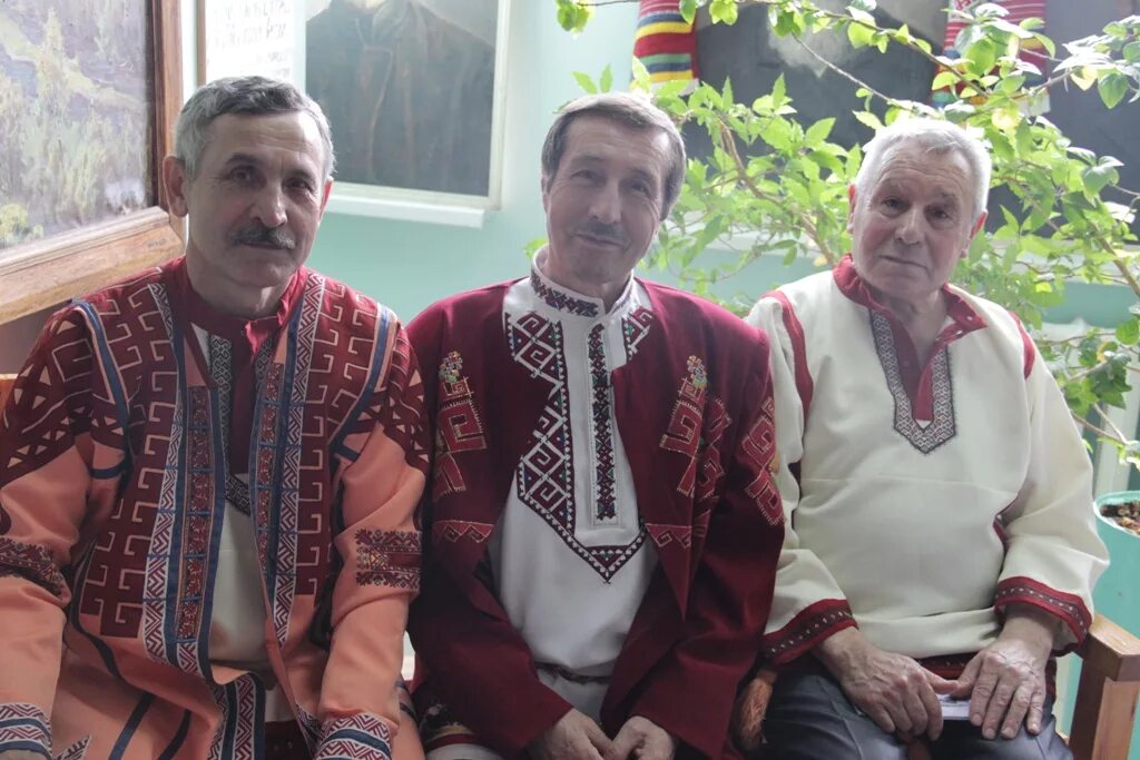 приветствие на чувашском языке. мужчина на чувашском языке. чувашский костюм женский и мужской. предметы на чувашском языке. чувашская национальная одежда.