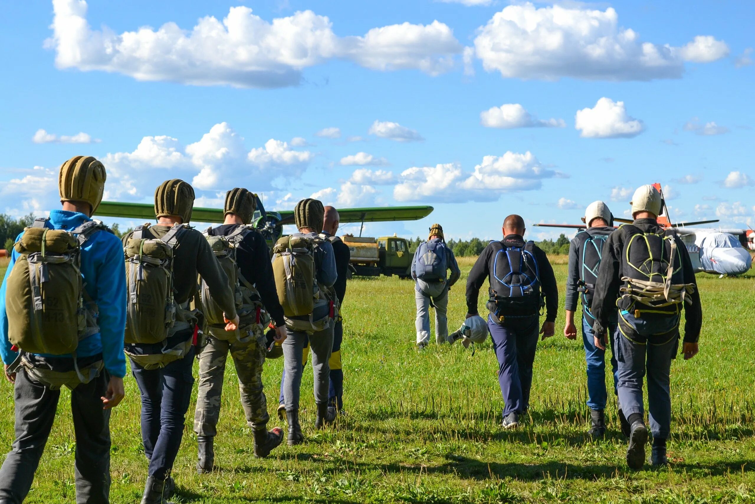 Аэродром волосово прыжки. Аэродром волосово прыжки с парашютом. Аэродром волосово прыжки с парашютом. Аэродром сиворицы прыжки с парашютом. Аэродром волосово прыжки с парашютом.