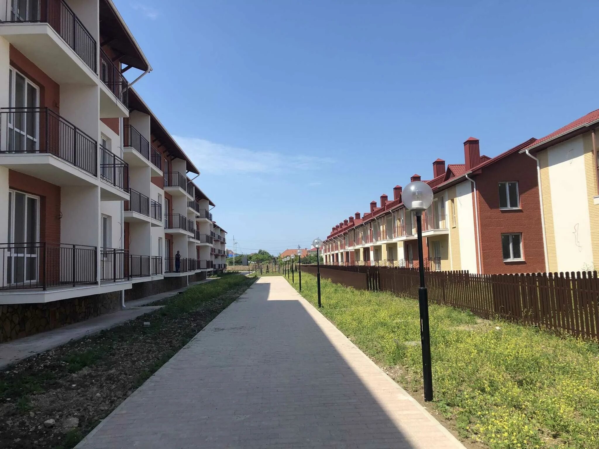 Красивые места в таганроге для прогулок. Города азова парк. Таганрог на пмж. Таганрог жилье у моря. Жизнь в таганроге.