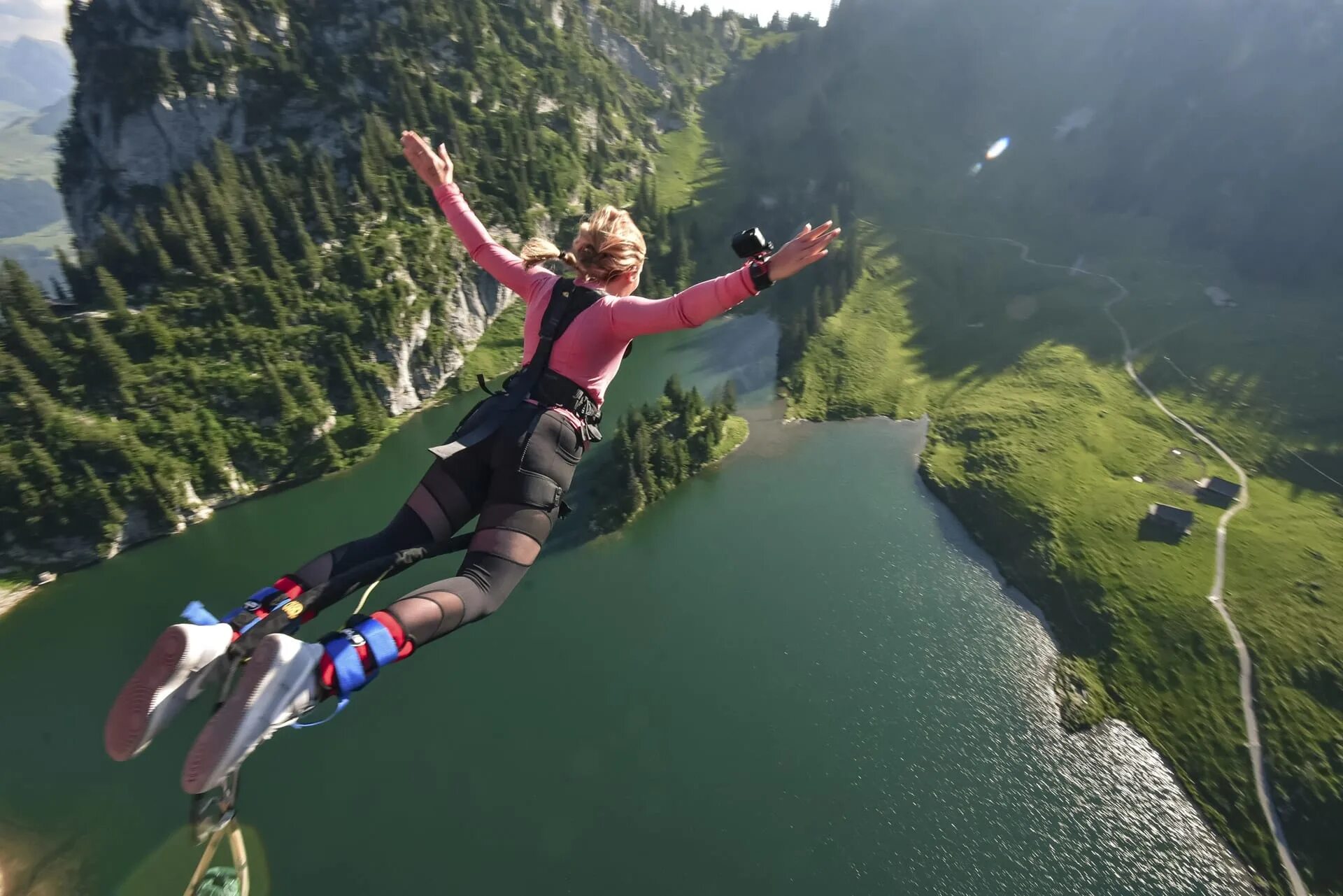 Adventurous перевод. Банджи джампинг. банджи джампинг куклы барби. bungee jumping беларусь. bungee jumping перевод.