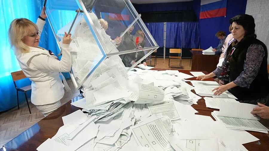 Референдум москва. Подсчет голосов избирателей. Референдум подсчет голосов. Подсчет голосов референдум. Подсчет голосов референдум.
