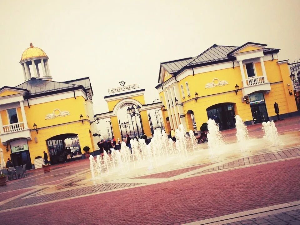 Outlet котельники village белая. Аутлет Вилладж Котельники. Аутлет белая дача Москва. Вилладж белая дача. Аутлет Вилладж белая дача.