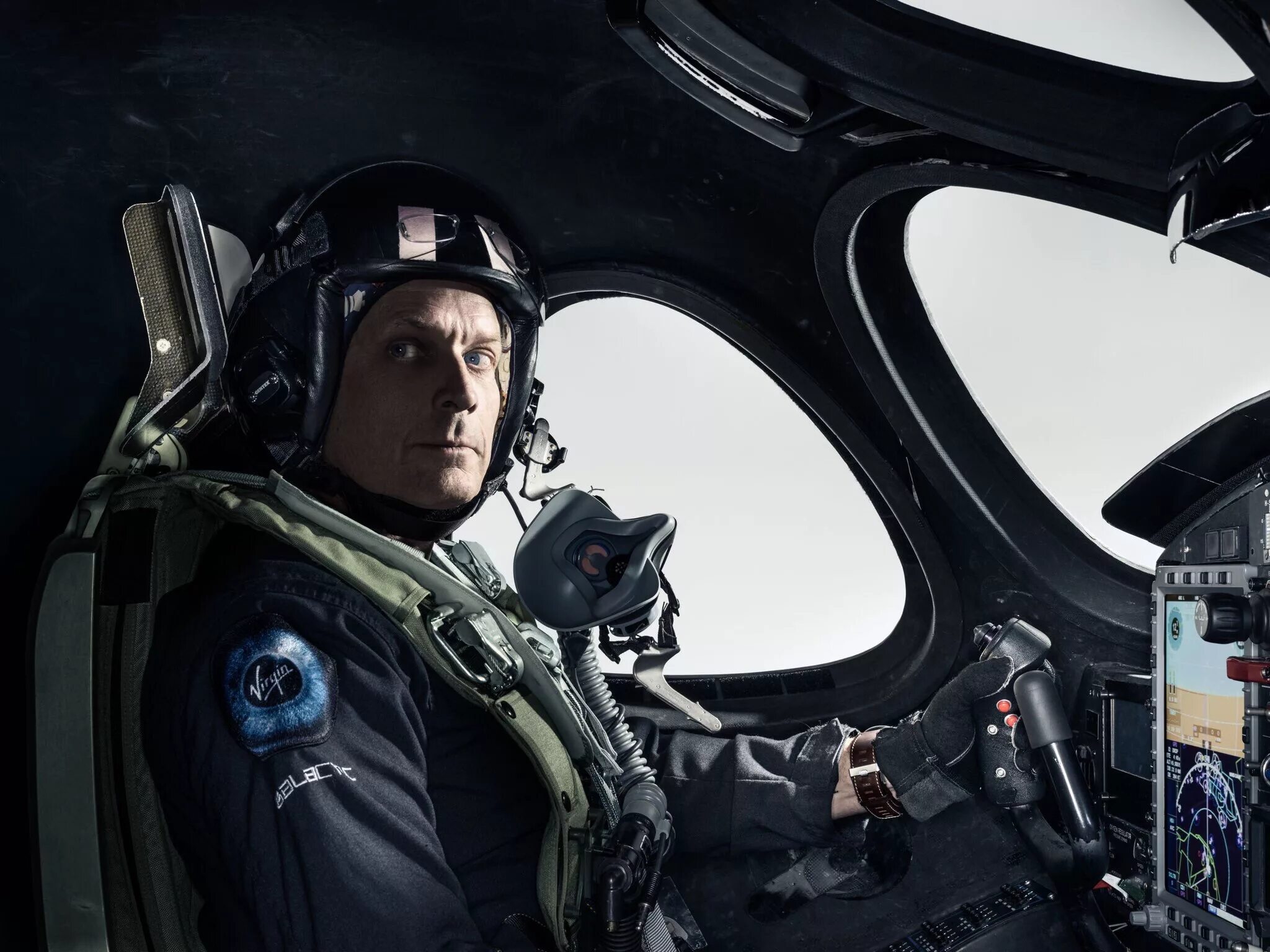 Человеческий фактор в авиации картинки. Аватар 2009 мишель родригес. Лахтин пилот. Стэнли пилот. Лётчик и штурман авиация.