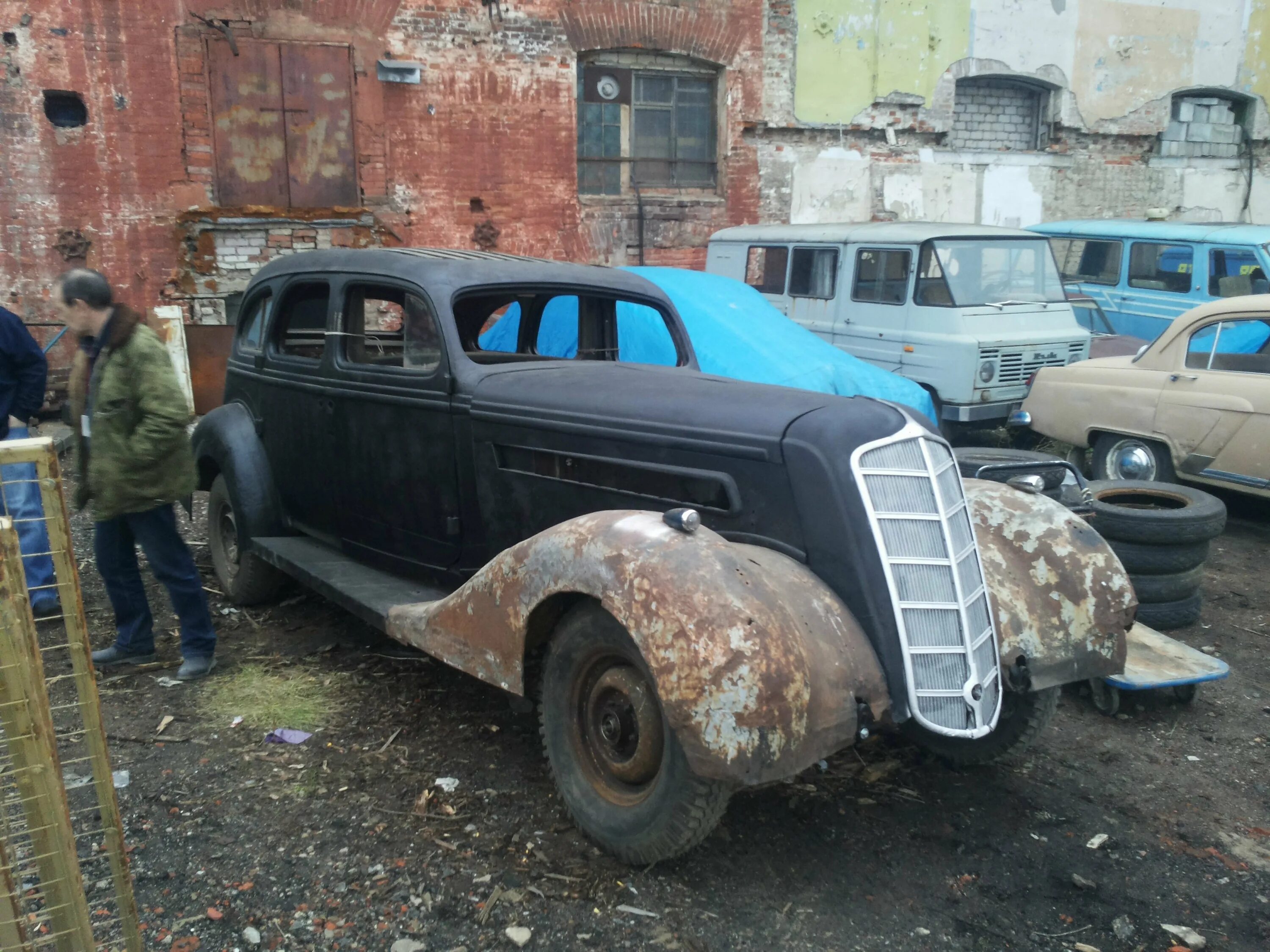 Пробег старых автомобилей. ЗИС 101 Ржавый. ЗИС-101а кузов. ЗИС 101 заброшенный. Восстановление ЗИС-101.