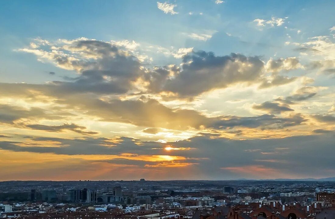 Панорамное небо. Небо панорама. вечернее небо панорама. панорамное красивое небо. небо закат панорама.