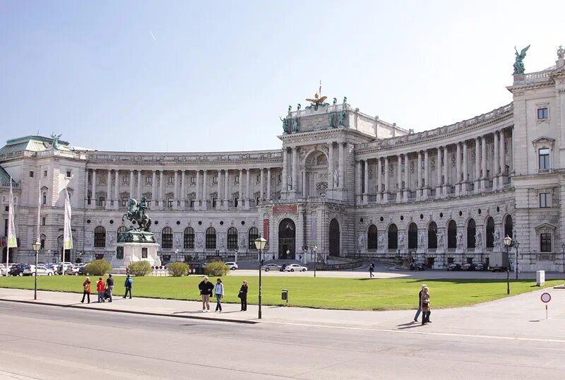 зимняя резиденция габсбургов. дворец хофбург (hofburg palace), вена, австрия. дворцовый ансамбль хофбург. зимняя резиденция габсбургов. дворец хофбург вена.