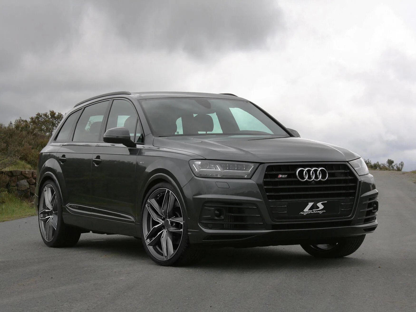 Диски q7 4m. Audi q7 2018 s line. Audi q7 2021. Audi q7 2017 s line. Audi q7 s-line 2022.