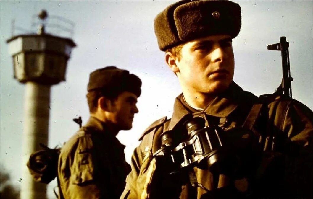 Гдр гоблин. Солдаты нна гдр. пограничники нна гдр. офицер нна гдр.