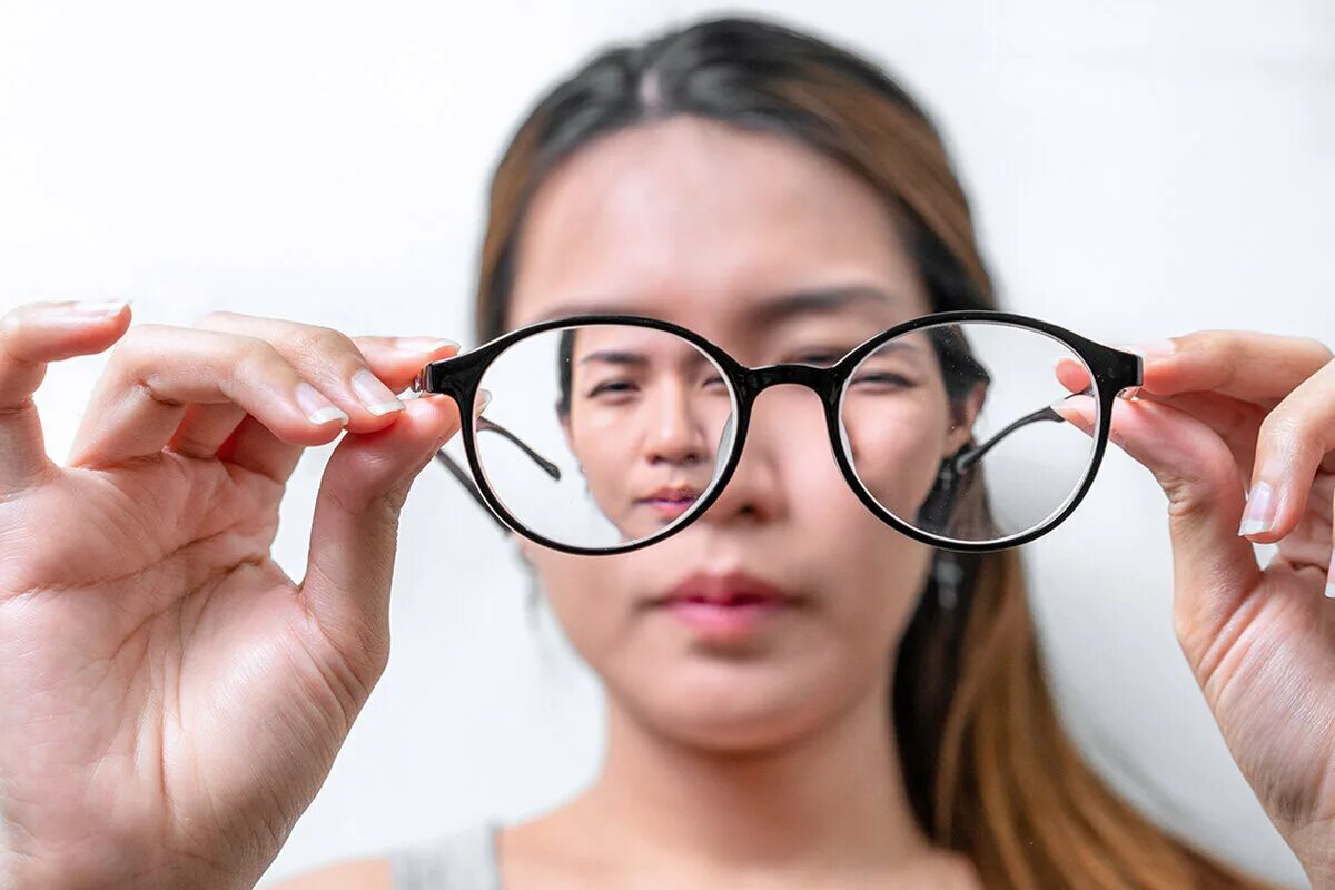 Оценка качества зрения. Очки для зрения. Очки для близоруких. Большие очки для зрения. Люди в очках для зрения.