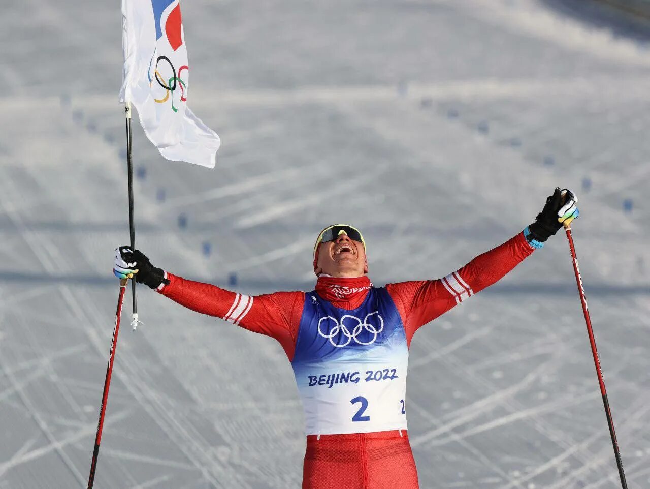 Большунов скиатлон. Большунов Олимпийский чемпион.