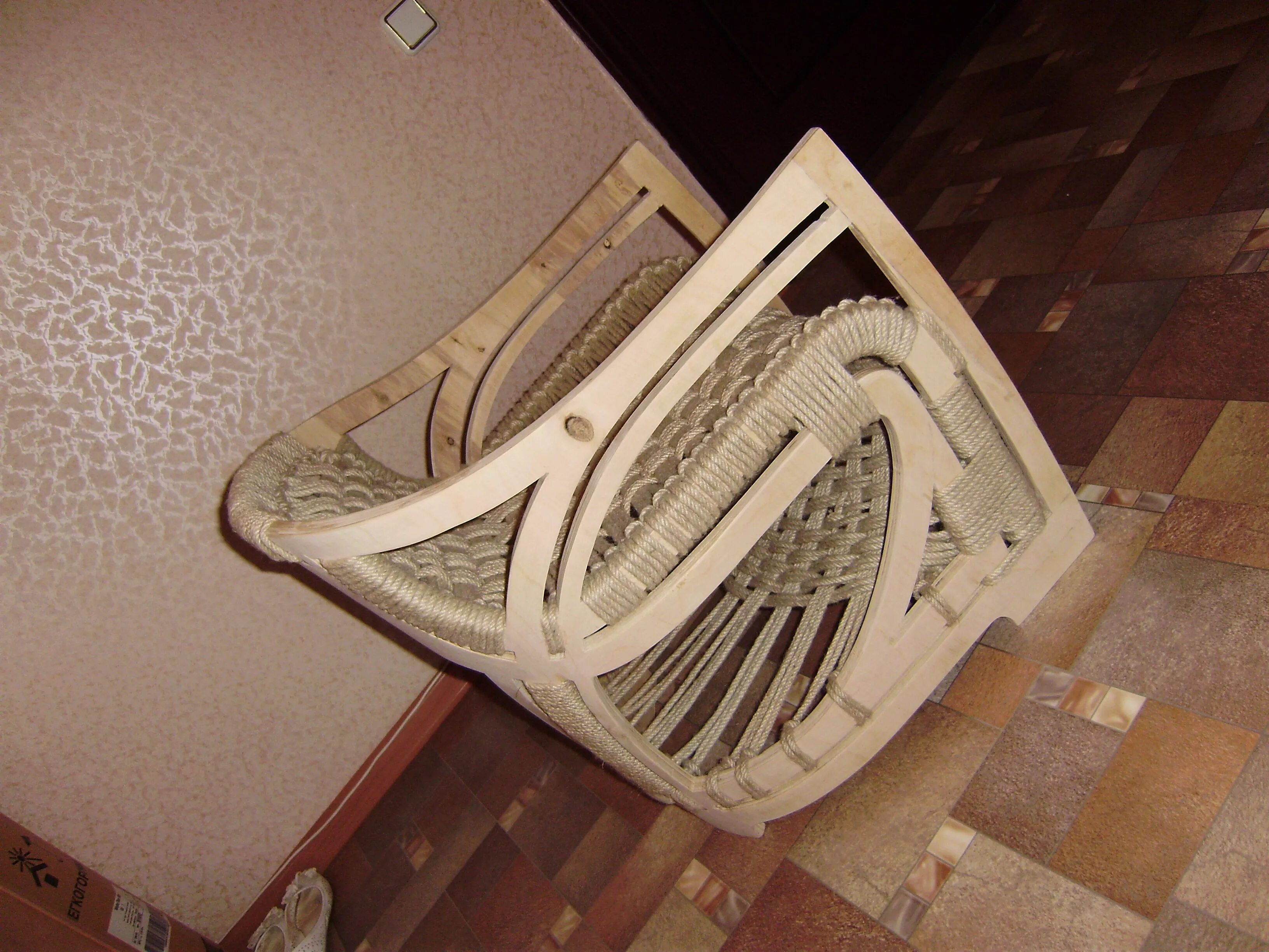 Придавали изогнутую форму. Гнутая фанера. Гнутые элементы из фанеры. Гнутоклееные детали из шпона. Необычная мебель.