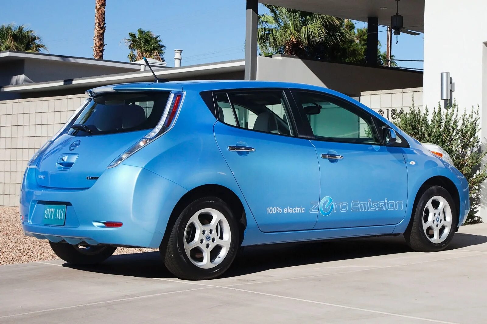 Ниссан электрокар. Nissan leaf 2012. ниссан лиф 2012. nissan leaf nismo 2012. ниссан лиф электромобиль 2012.