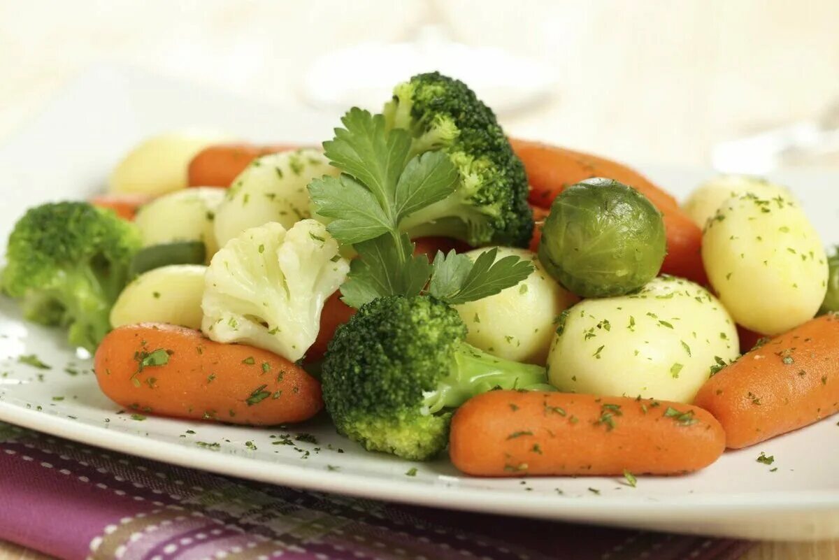 Сырые и вареные овощи. Вареные овощи. Отварные овощи блюда. Отварные блюда из овощей. Овощной гарнир.