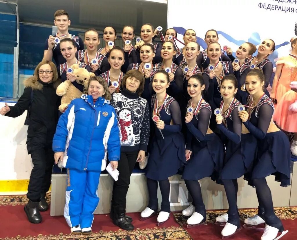 Загитова юбилей тарасовой. Соревнования по фигурному катанию галактика казань. Камила валиева фигуристка. Камила валиева 2022 на олимпийских играх. Камила фигуристка.