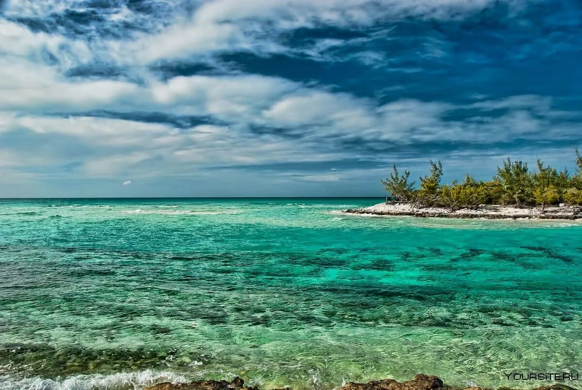 Bahamas islands. Нассау (Багамские острова). Багамы остров Тауэр Бэй. Багамское мелководье, Багамы. Маяк Андроса Багамские острова.