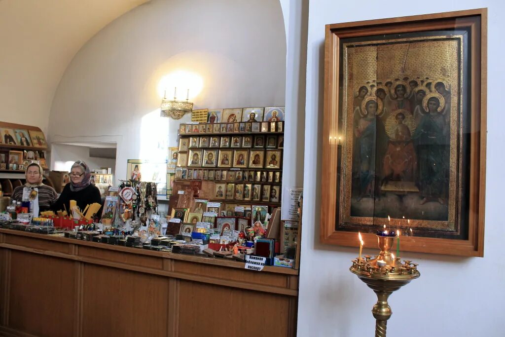 Церковная лавка даниловского монастыря. Успенский собор бийск иконная лавка. Послушание в монастыре. Женский монастырь церковная лавка екатеринбург. Монастыри церковные лавки.