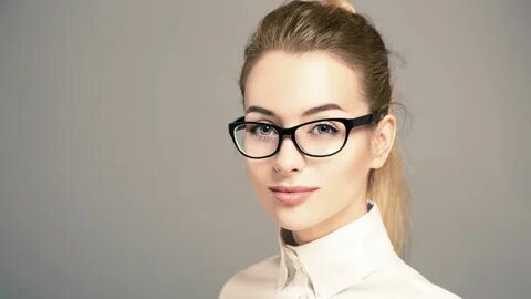 Умное лицо женщины