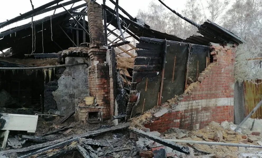 Пожар в частном секторе в омске. Омск новости 17 апреля. Дом после пожара. Пожар в омске на левом берегу. 11.