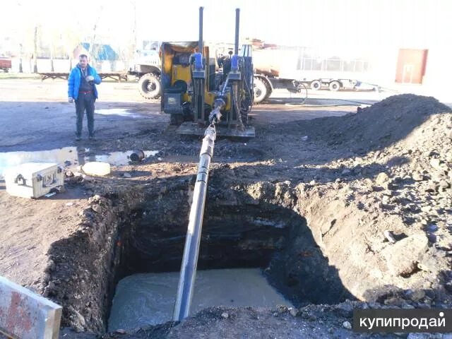 Прокол дороги для водопровода. Прокол грунта под водопровод 200мм. Котлован для ГНБ. Прокол под дорогой для водопровода. Прокол земли для водопровода.