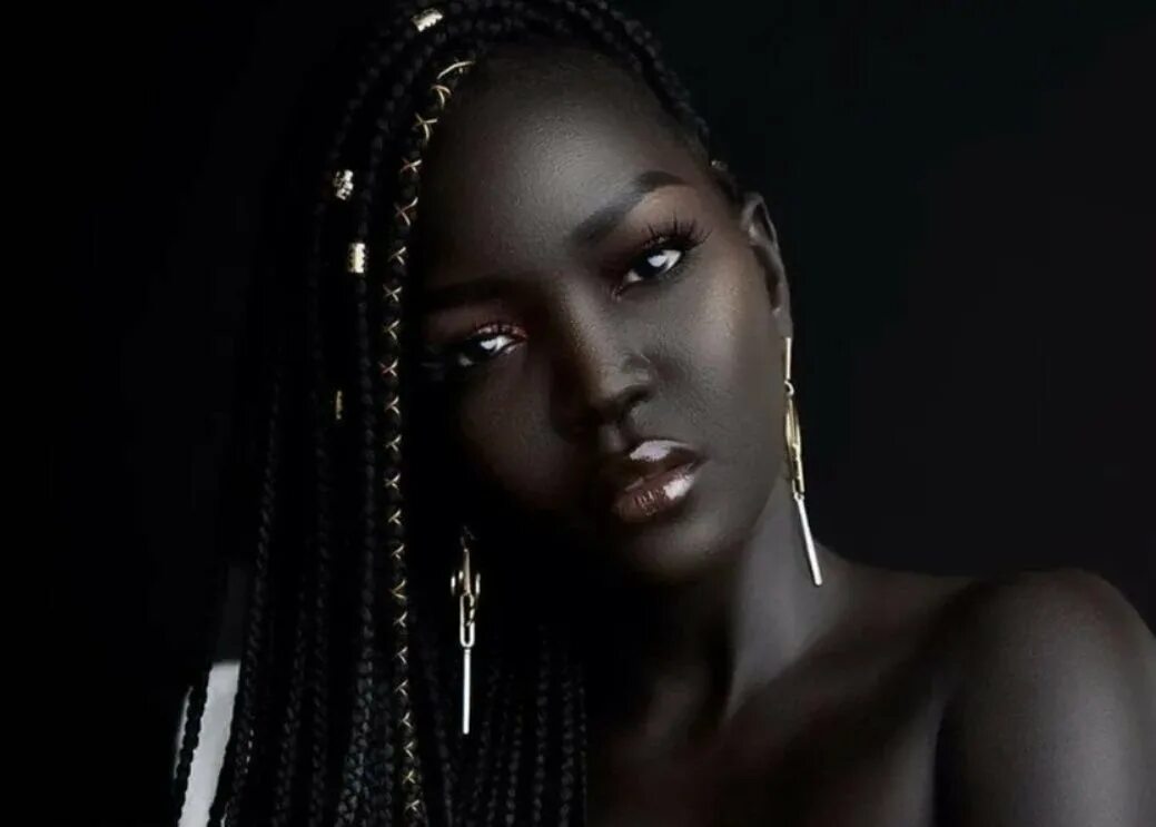 Темнокожая молодая девушка. Няким Гатвеч. Ньяким Гатвеч модель. Судана Ниаким Гатвеч. Ниаким Гатвеч Королева тьмы.
