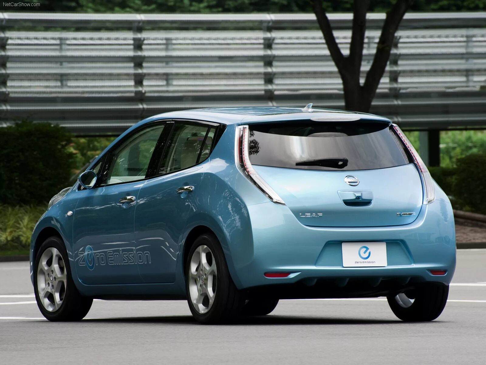 Ниссан электрокар. Nissan leaf 2010. nissan leaf 2011. nissan leaf 2009. ниссан лиф 2011.