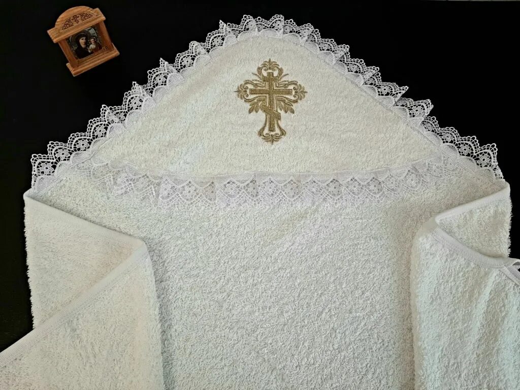 Крыжма для крещения мальчика. Пеленка крыжма для крещения. Полотенце на крещение ребенка. Полотенце крестильное с уголком. Крыжма для крещения.