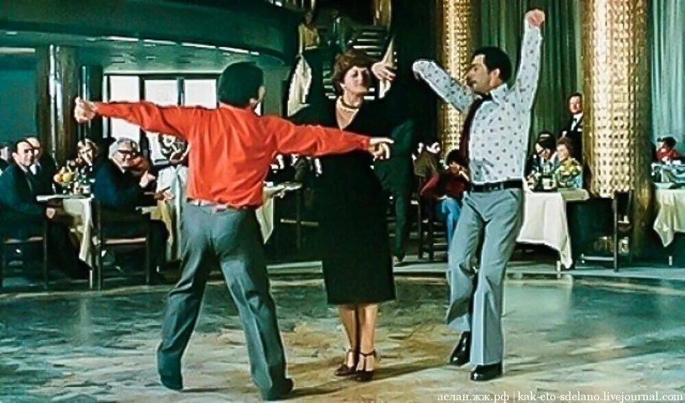 Профессор хачикян мимино. Он еще поет преображенский. Танцуй профессор. Он еще танцует преображенский. Танцуй профессор.